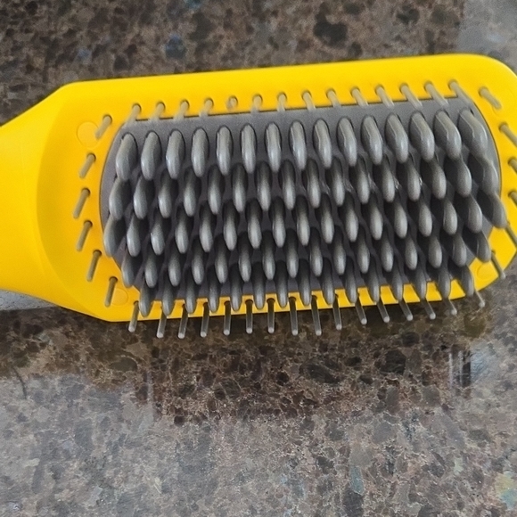 Drybar The Brush Crush Heated Straightening Brush main image 7